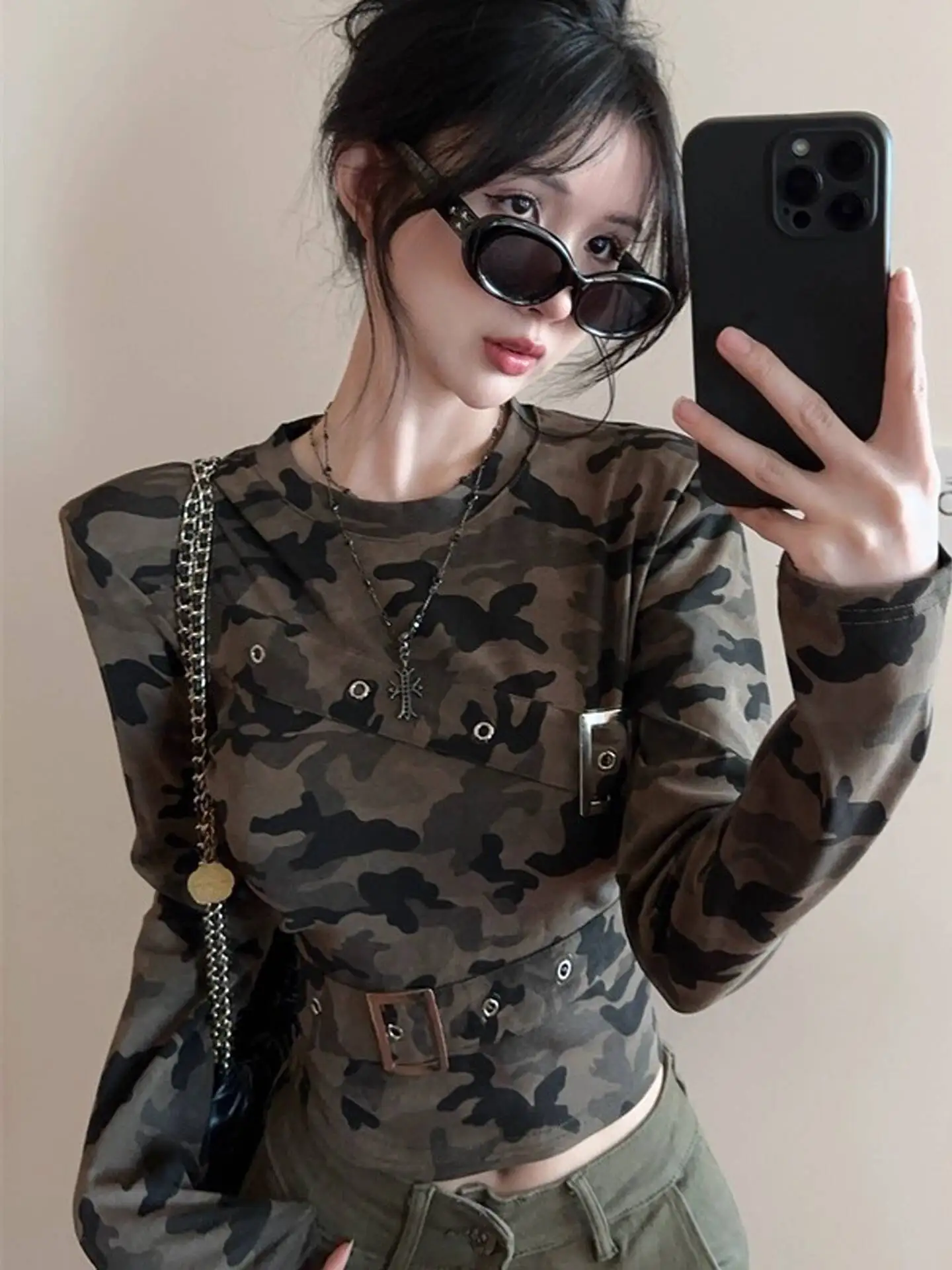 Women Crop Top 2025 Autumn Women's Sweet & Edgy Tee Camo Forward Shoulder Slim Fit High Waisted Cropped Long Sleeve Base Layer