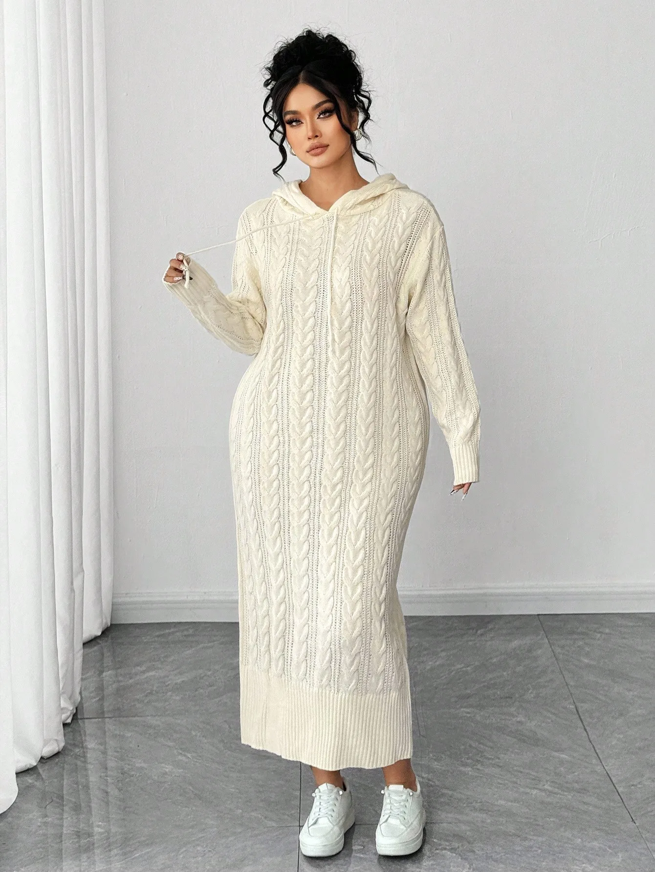 

Платье-свитер Elenzga Plus Size бежевого цвета крупной вязки с капюшоном и длинными рукавами для уютного зимнего образа