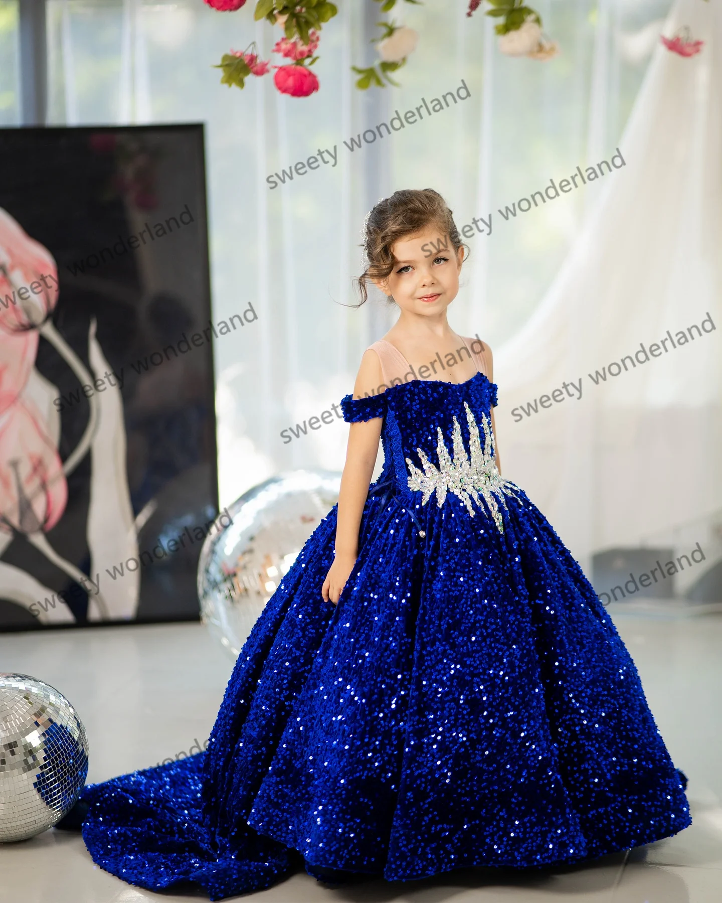 Blaue Pailletten-Blumenmädchenkleider, transparente Träger, formelles Vestido De Novia, glitzerndes Geburtstagsfeier-Festzug-Kleid für Kinder