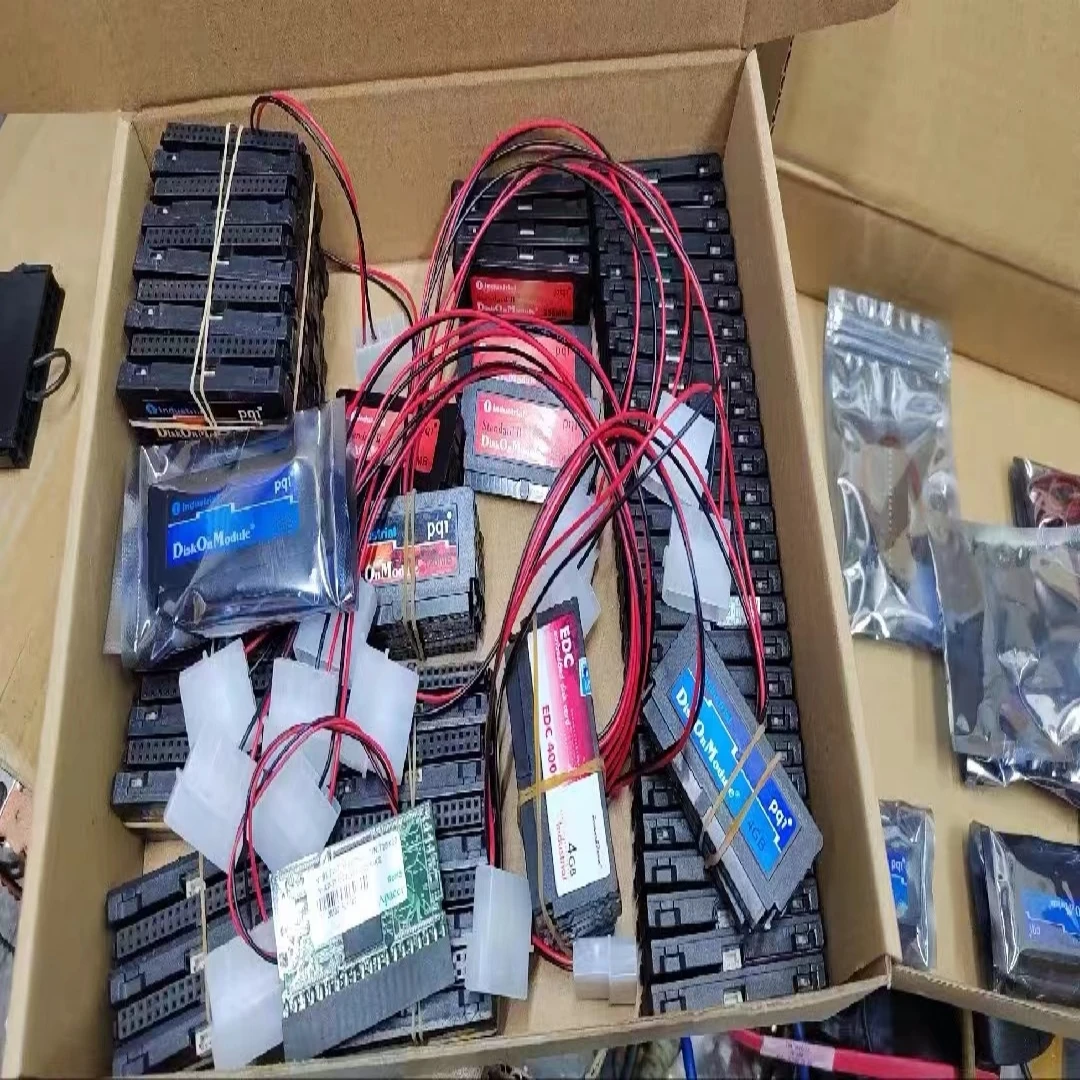 Original 1GB 512MB 128MB IDE 40Pin DOM SSD ดิสก์บนโมดูลอุตสาหกรรม IDE หน่วยความจําแฟลช 40 Pins MLC พร้อมสวิตช์ IDE