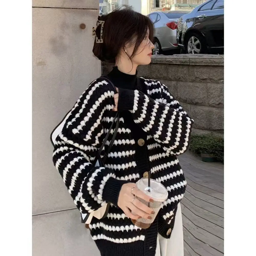 plus Size Vintage Stripes Knitwear Coat V-Neck Loose Slimming Open Cardigan for Women Autumn Winter Warmth Heating New Style