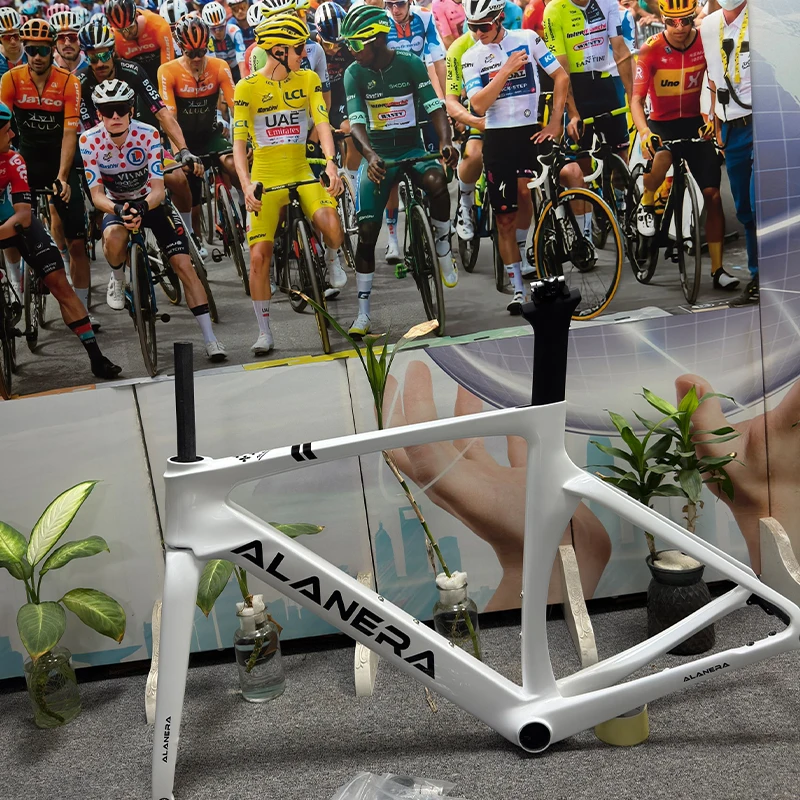 

Белая карбоновая рама для шоссейного велосипеда ALANERA T800 с высокой прочностью, ветрозащитная, с дисковыми тормозами