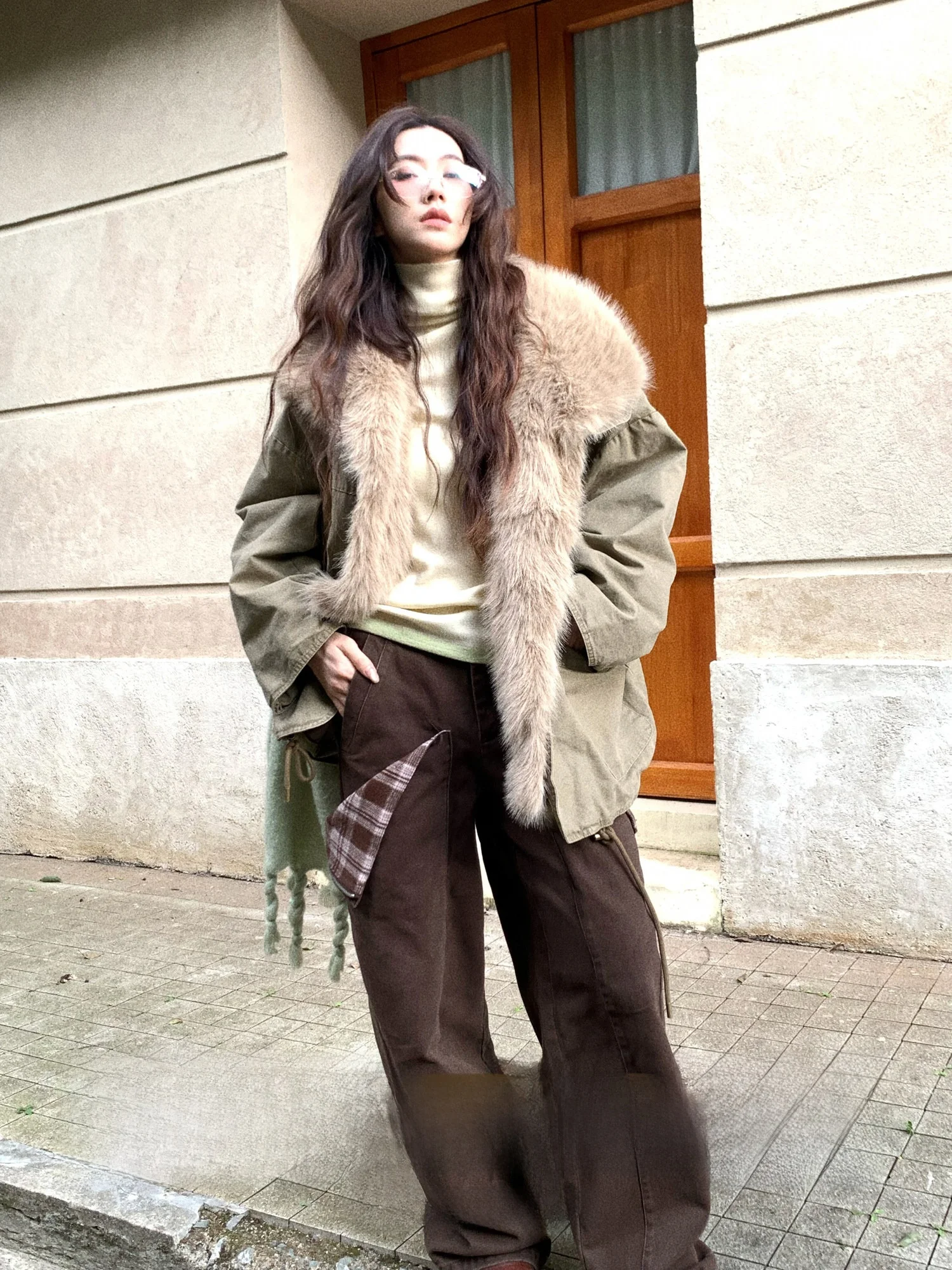 

Женская утепленная джинсовая куртка-парка с меховым воротником, свободного кроя, зимняя, в корейском стиле, с длинными рукавами, на молнии