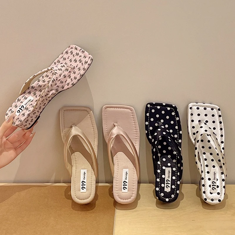 

Summer Polka Dot Women Slippers Concise Wedges Heel Dress Flip Flop Shoes Outdoor Square Clip Toe Beach Vacation Slides