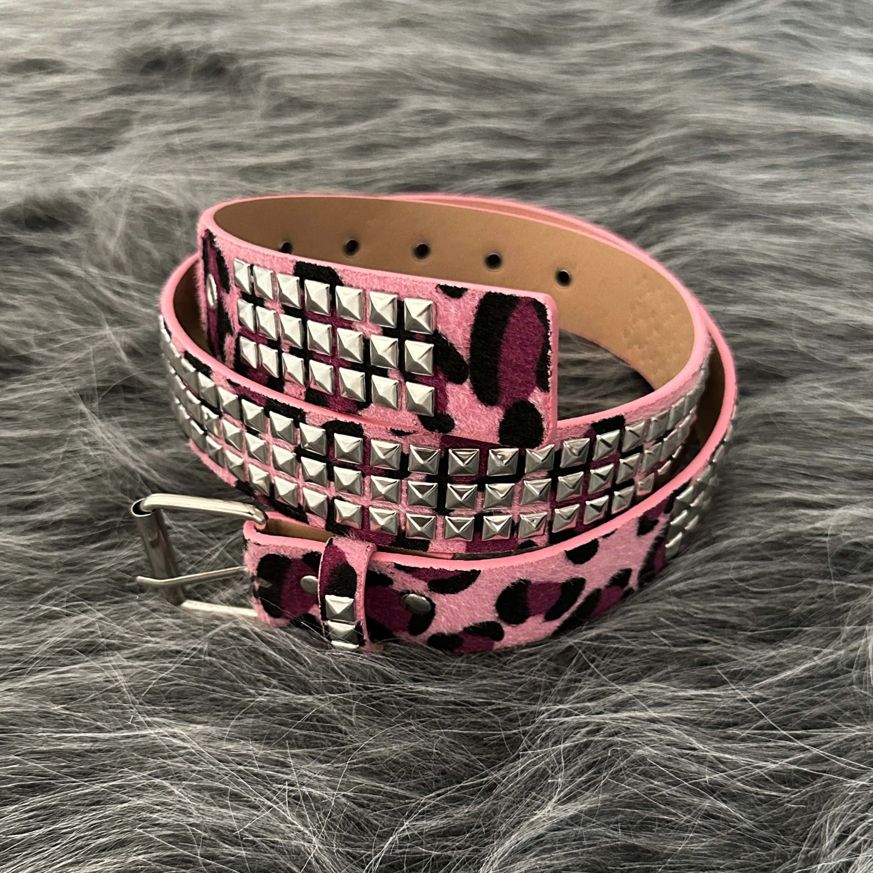 Pink Leopard‑Print Rivet Belt, Vintage Y2K Style, High‑Design Sense, Fashionable & Versatile Outfit Accessory