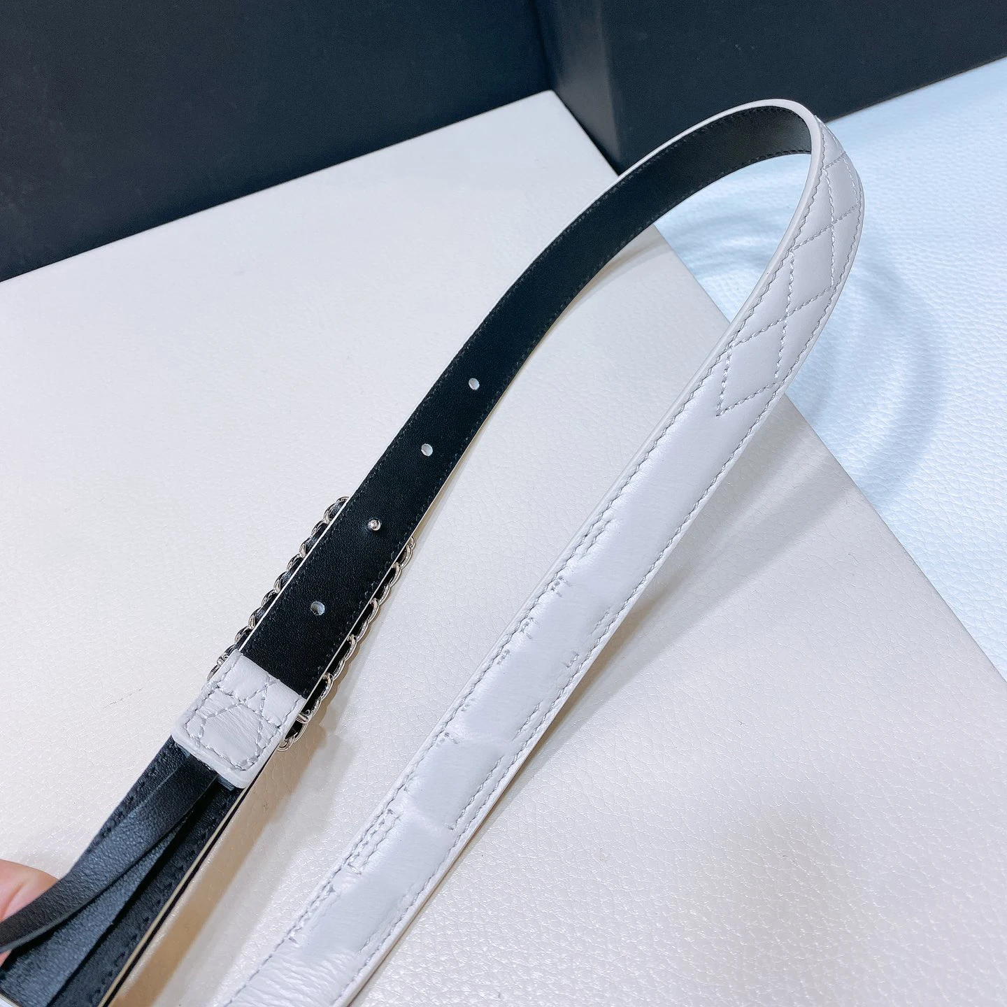 حزام نسائي فاخر عالي الجودة مصمم من جلد البقر الأصلي أحزمة قابلة للتعديل حزام نسائي معدني على الموضة