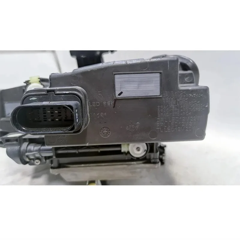 صنع في الصين Hon-gqi سيارة LED كشافات شعاع هندسي الأصلي كشافات الجمعية تفكيك جزء نظام الإضاءة H9