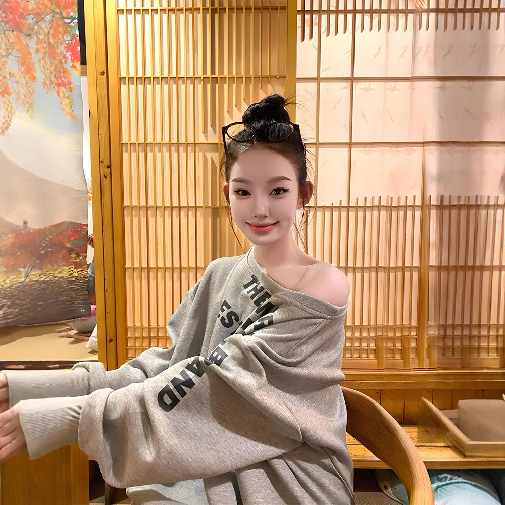 

2025 Autumn and Winter New Fashion Versatile Letter Crew Neck Sweater Loose Long Sleeve Off-the-shoulder Women's Top