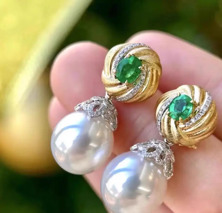 

Очаровательная пара круглых серег с натуральным белым жемчугом Южных морей диаметром 10–11 мм, 925 пробы.