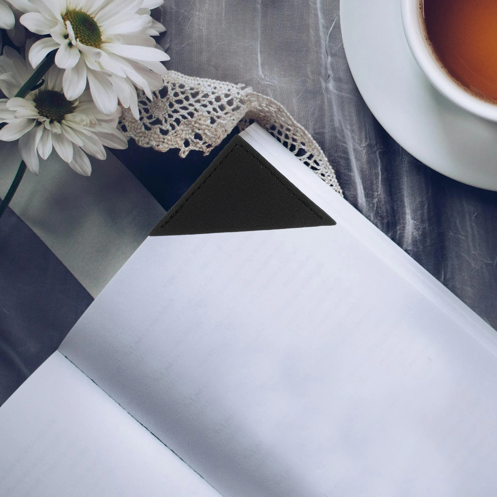 

12Pcs Triangle Bookmarks Corner Page Markers Stylish Reading Accessories for Book Enthusiasts Floral Bookmark