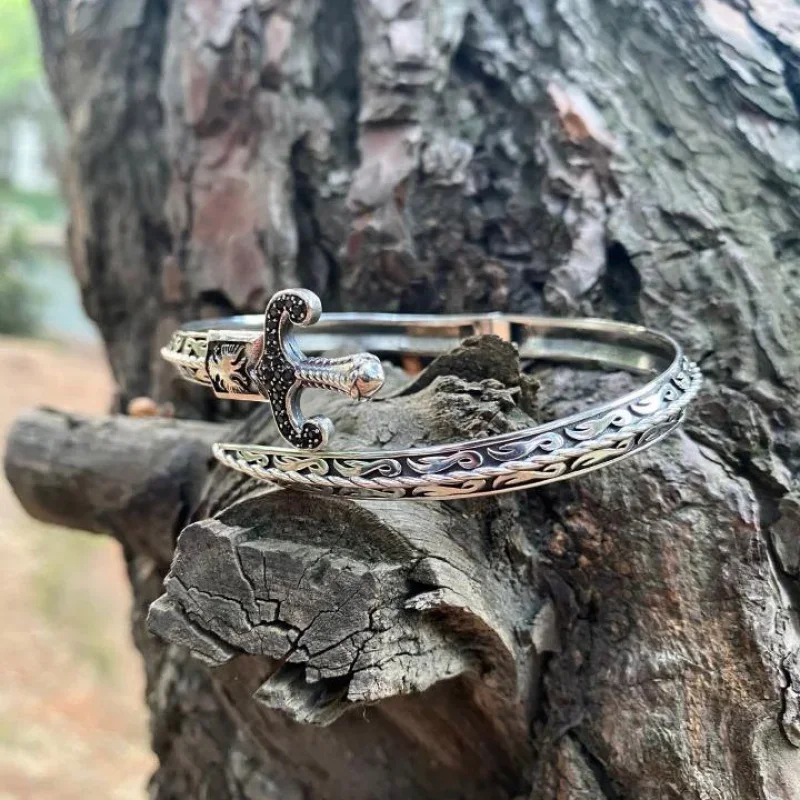 ¡Venta caliente! Pulsera de circonita de espada de rey de la vendida, accesorios personalizados de moda para hombres y mujeres, joyería de fiesta diaria