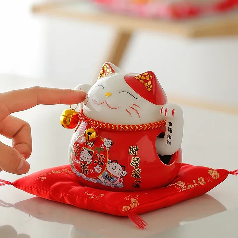 4.5 Inch Ceramic Beckoning Lucky Cat Battery Powered Fortune Cat Waving Arm Maneki Neko Gift Box Home Decoration Centerpiece