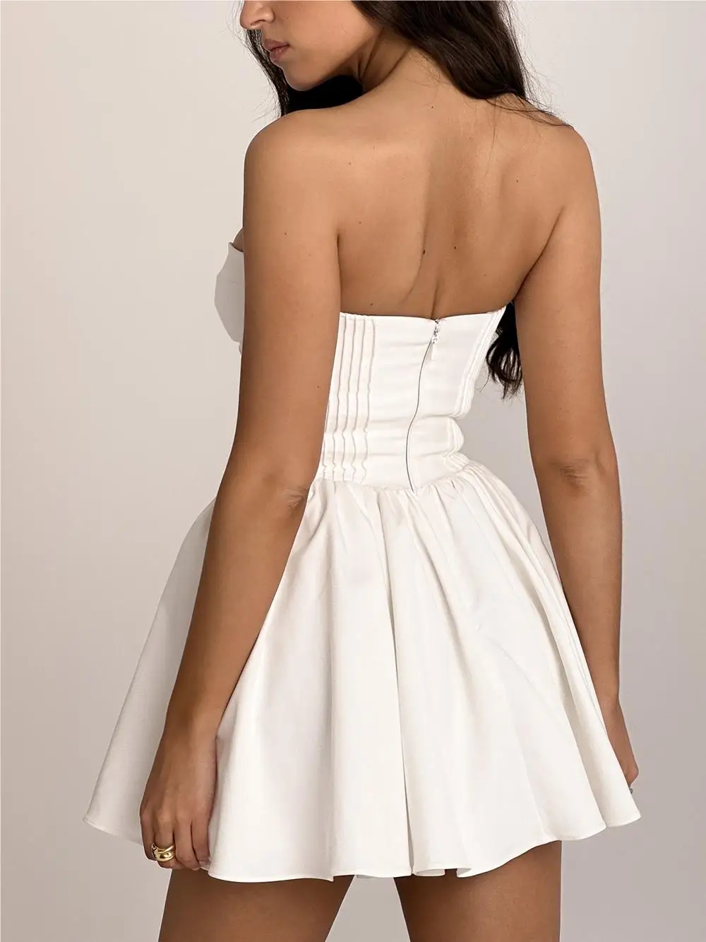 فساتين فاخرة للنساء 2025 فساتين صيفية للنساء فساتين الحفلات المسائية bodycon فستان أبيض قصير أنيق فستان مكشكش صديرية دائرية