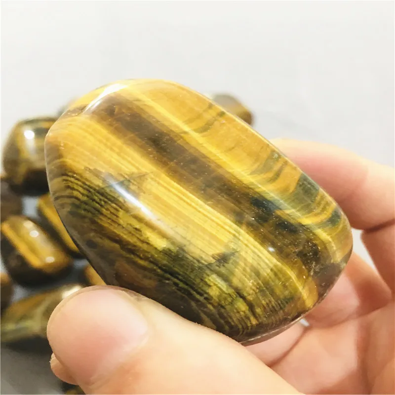Natural crystal tiger's eye stone accompanies you, holding a rolling stone and massaging it