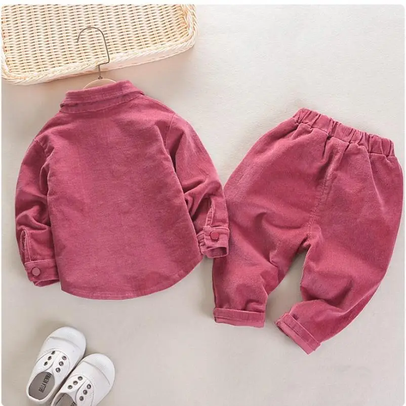 Kinder-Set 2026 Neue Frühjahr-Herbst-Kollektion Jungen Mädchen Koreanische Edition Modisches Cord-Poloshirt in Unifarbe + Hose Sport-Set 0-4 Jahre – Detail 4