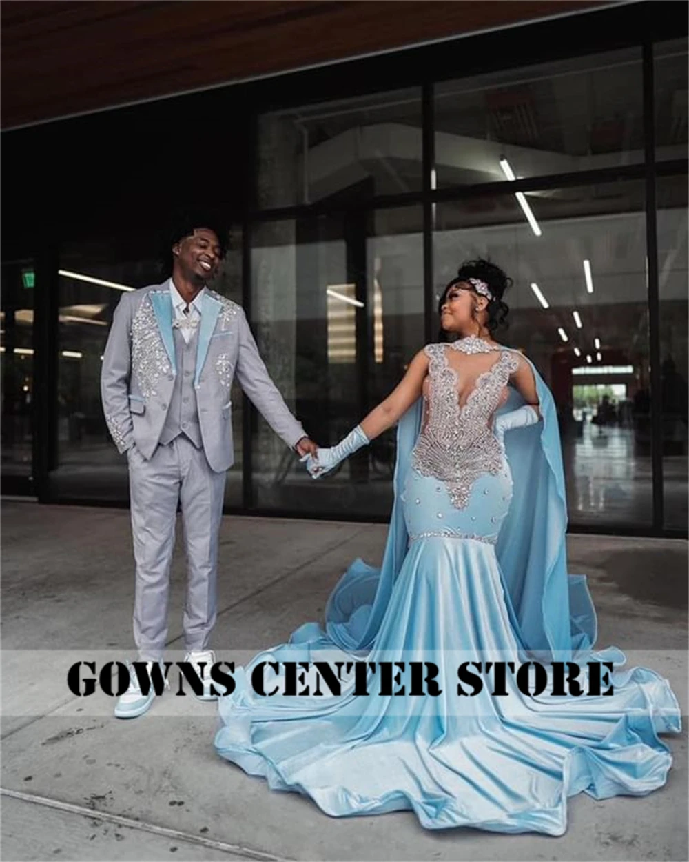 カスタマイズされたゴールデンベルベットウエディングドレス,ケープ付き,シルバークリスタルビーズ,高級デザイナーパーティー,マーメイドスタイル,黒の女の子,2024