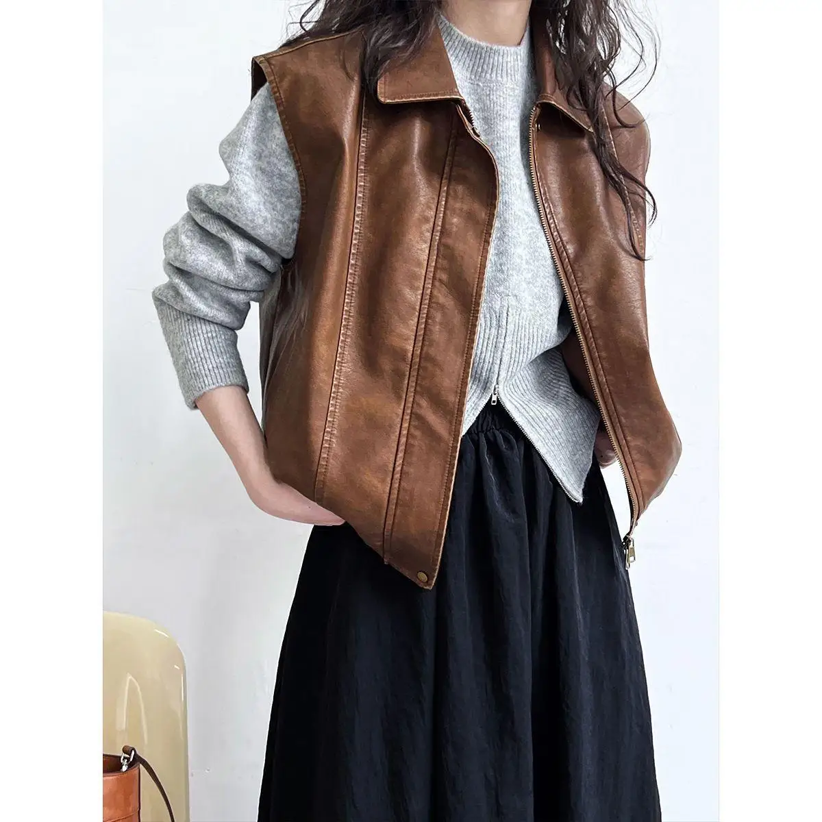 Suéter ajustado con cuello redondo de estilo coreano para mujer, suéter tejido de manga larga a la moda, suéter liso con diseño de cremallera, otoño 2025