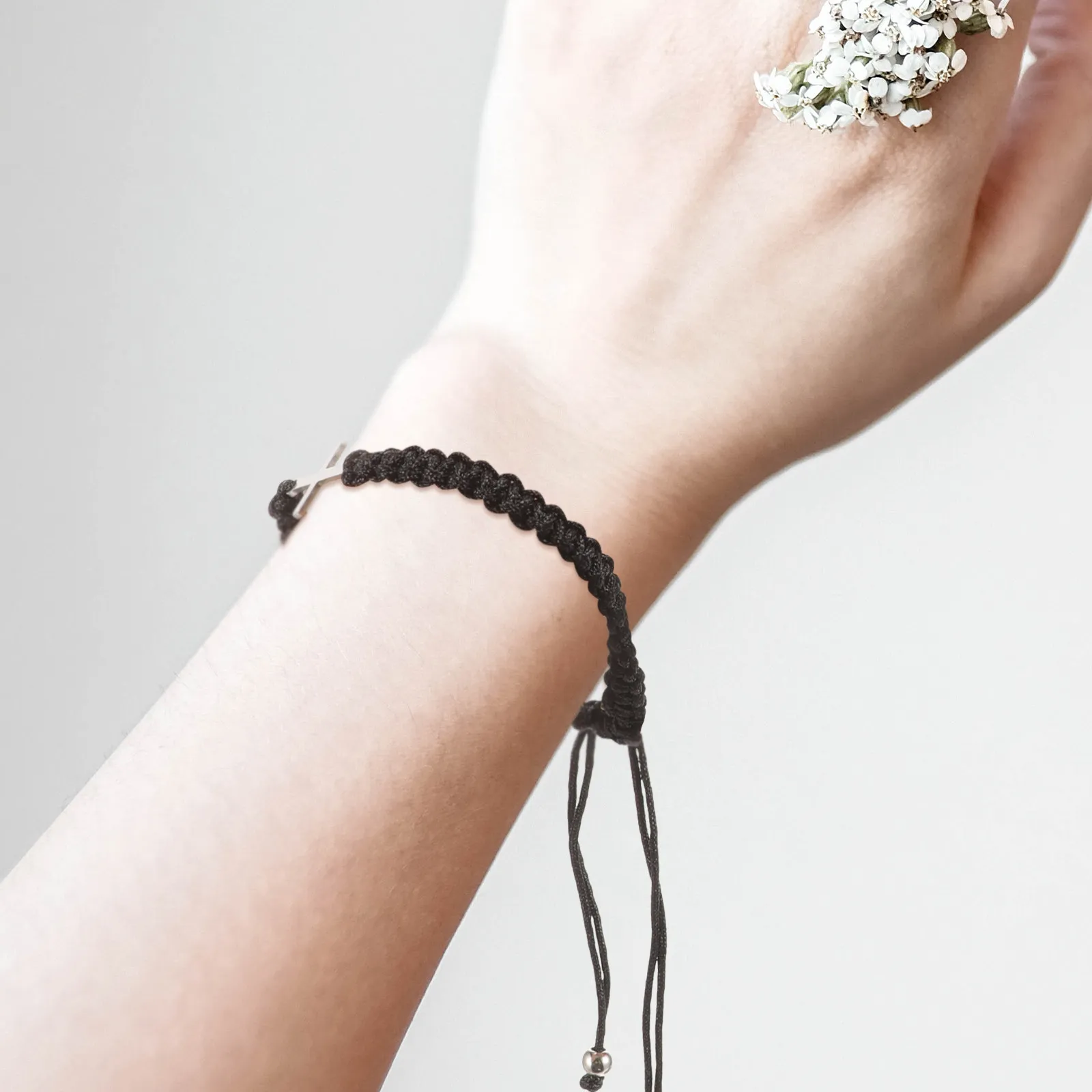 1Pair Girls Friendship Bracelet with Cross Charm Woven Drawstring Bracelet Stylish Cute Symbolic Gift for Women Teens Elegant