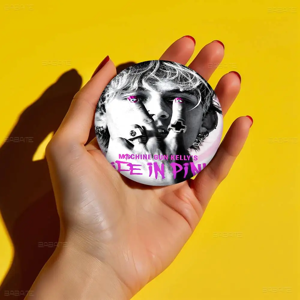 مغني الراب MGK M-آلة بندقية K-كيلي الإبداعية صفيح لينة زر دبابيس الحيوان أيقونة بروش التلبيب على ظهره شارة الملحقات دبوس #3