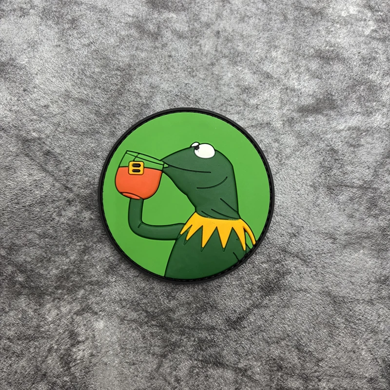 A Frog Drinking Water Pattern Pvc Patch, Soft Rubber Badge with Glow-In-The-Dark Effect, with Hook and Loop Backing, Suitable for Bags, Backpacks, Vests, and Clothing Decoration Stickers and Embroidery Patches