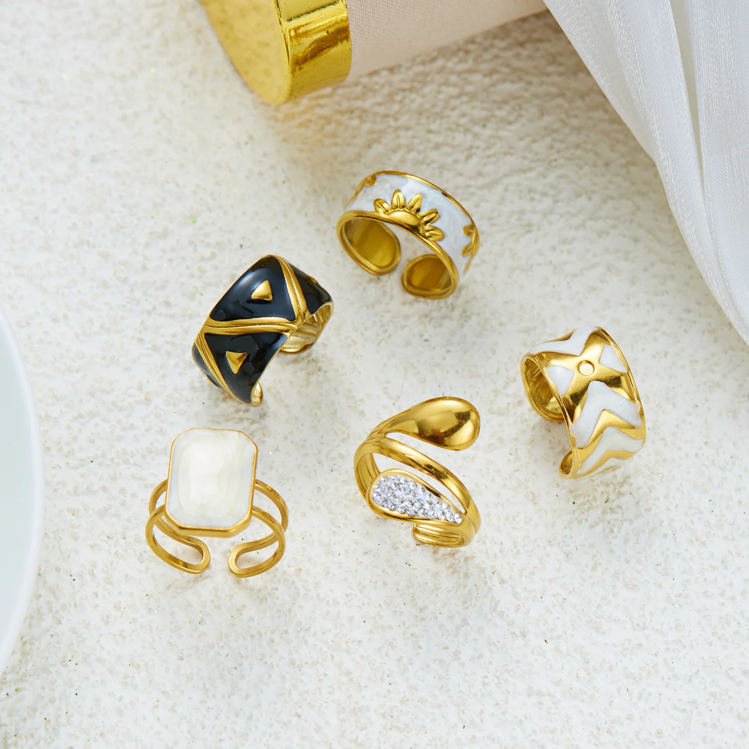 Stainless Steel Enamel Rings For Women Gold Plated Vintage Sun Cross Pattern Crystal Zircon Stackable Ring Party Jewelry Gift