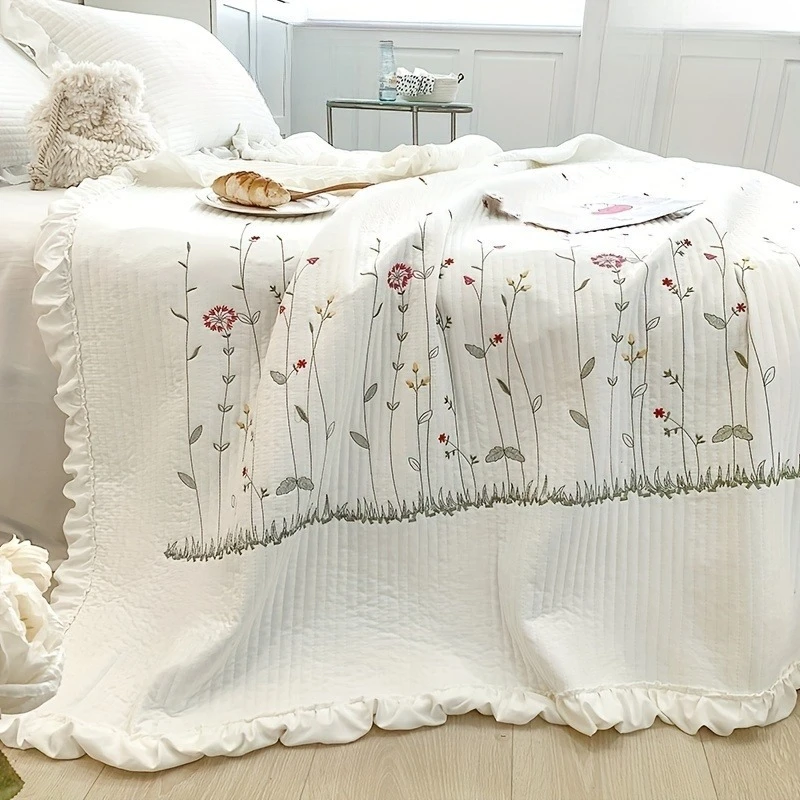 Korean Version Embroidered Summer Quilt, Lightweight Air Conditioning Blanket, Soft Breathable Microfiber