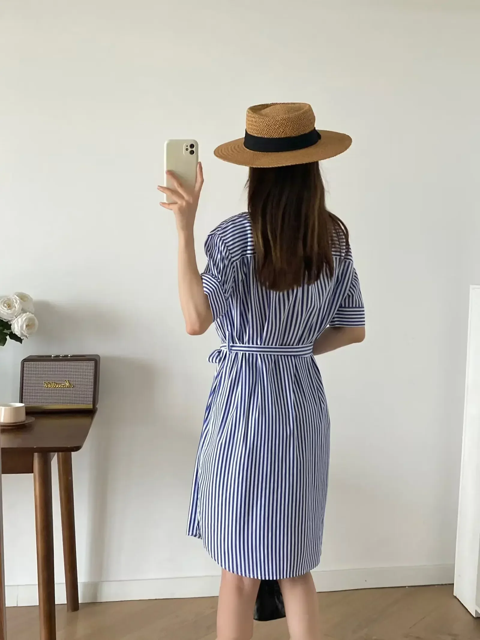 Robe mi-longue rétro à manches courtes pour femmes avec poche de ceinture, conception de broderie, rayure décontractée, bouton, nouvelle mode