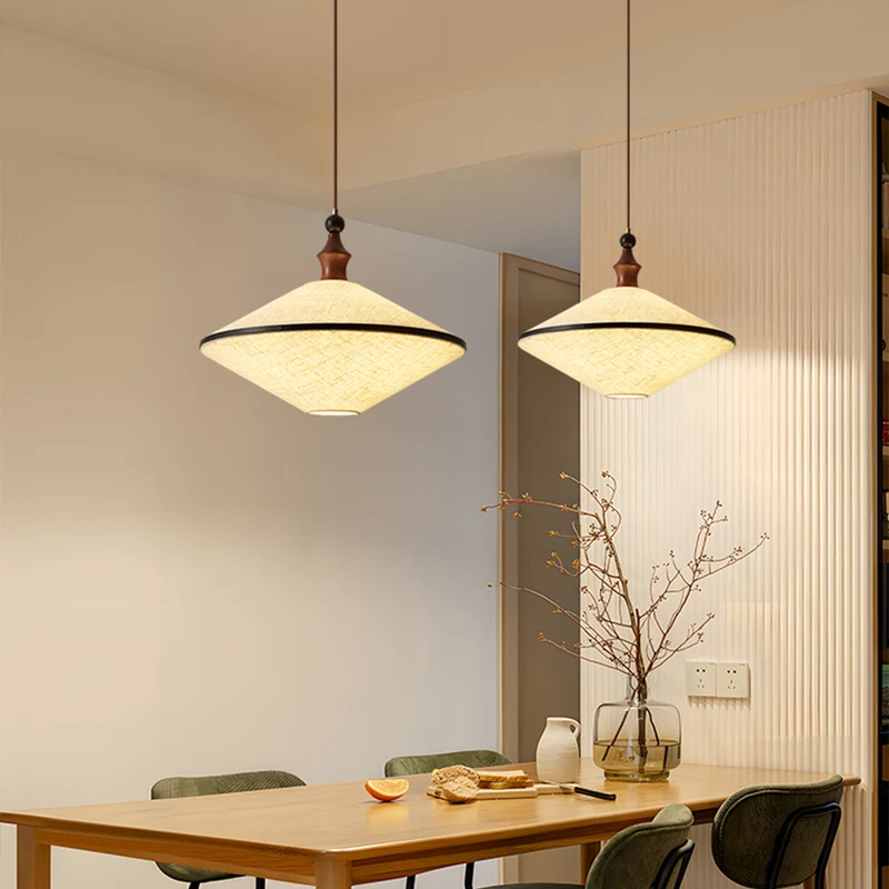 Plafoniera moderna a LED Camera da letto Illuminazione beige Soggiorno Log Crema Venti Semplice balcone Lampade per interni Lampada per interni per la casa