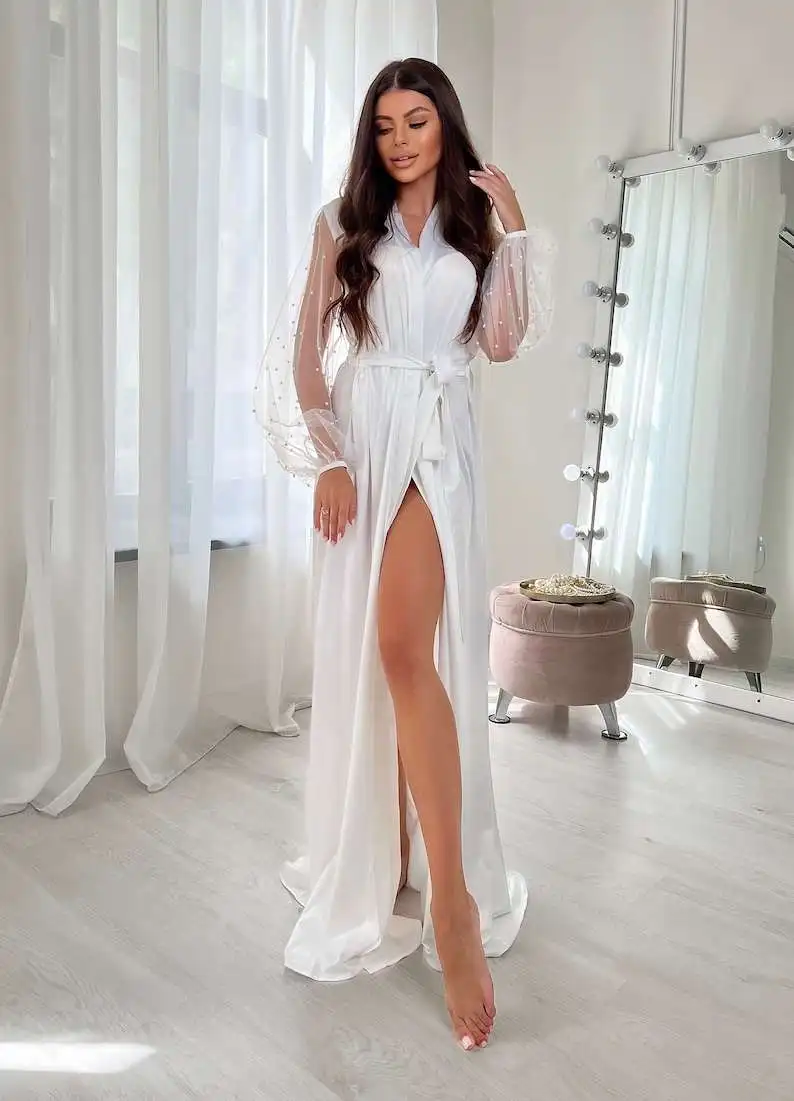 

Luxury Women Nightgown Bridal Pajamas V-Neck Pearls Long Sleeve Silky Soft Bridal Wedding Bathrobe for Photography Custom Made