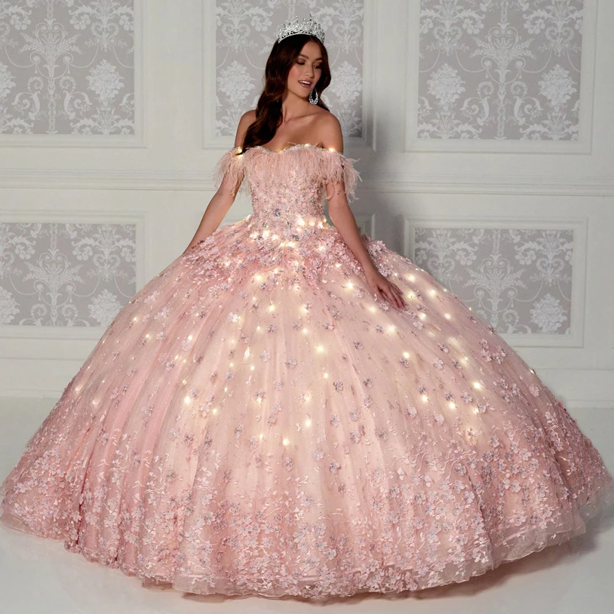 Maßgeschneiderte rosa Quinceanera-Kleider, Ballkleid, 3D-Blumenapplikation, Kristall mit Umhang, Sweet-16-Kleider, Geburtstagsparty-Kleid YQD20