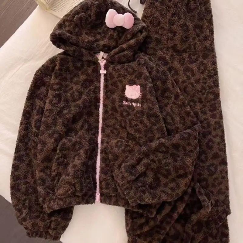 

Женский пижамный комплект Hello Kitty из двух предметов с капюшоном, коричневый, зима 2025, розовый, леопардовый, пушистая одежда для сна, повседневная эстетичная одежда для дома Y2K