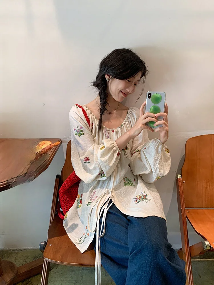 

Французская женская блузка с длинными рукавами и круглым вырезом, вышитая, светло-бежевая, с рукавами-фонариками, дышащая, приятная для кожи, весенняя.