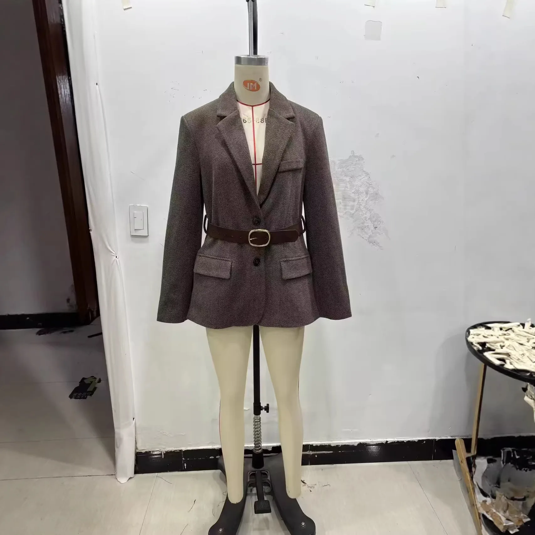 2026 Woman's Brown Streetwear Blazer Fashion With Belt Pocket Fit Coat Women Commuting Thicken Herringbone Texture Suit Tops