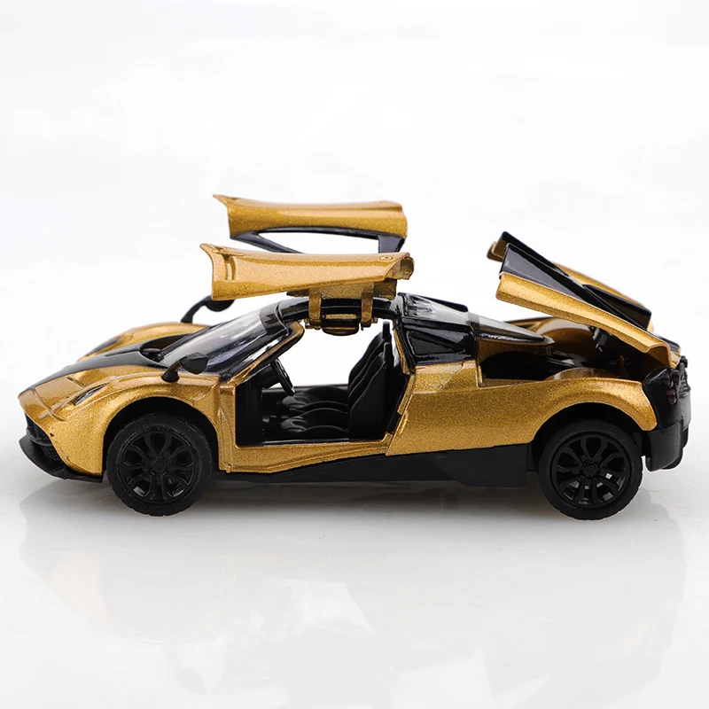 (مع أكياسها) سيارة سباق ذهبية بمقياس 1/43، معدن مصبوب، ثلاثة أبواب مفتوحة. لعبة أولاد رائعة، سيارة لعبة جيب صغيرة. #2