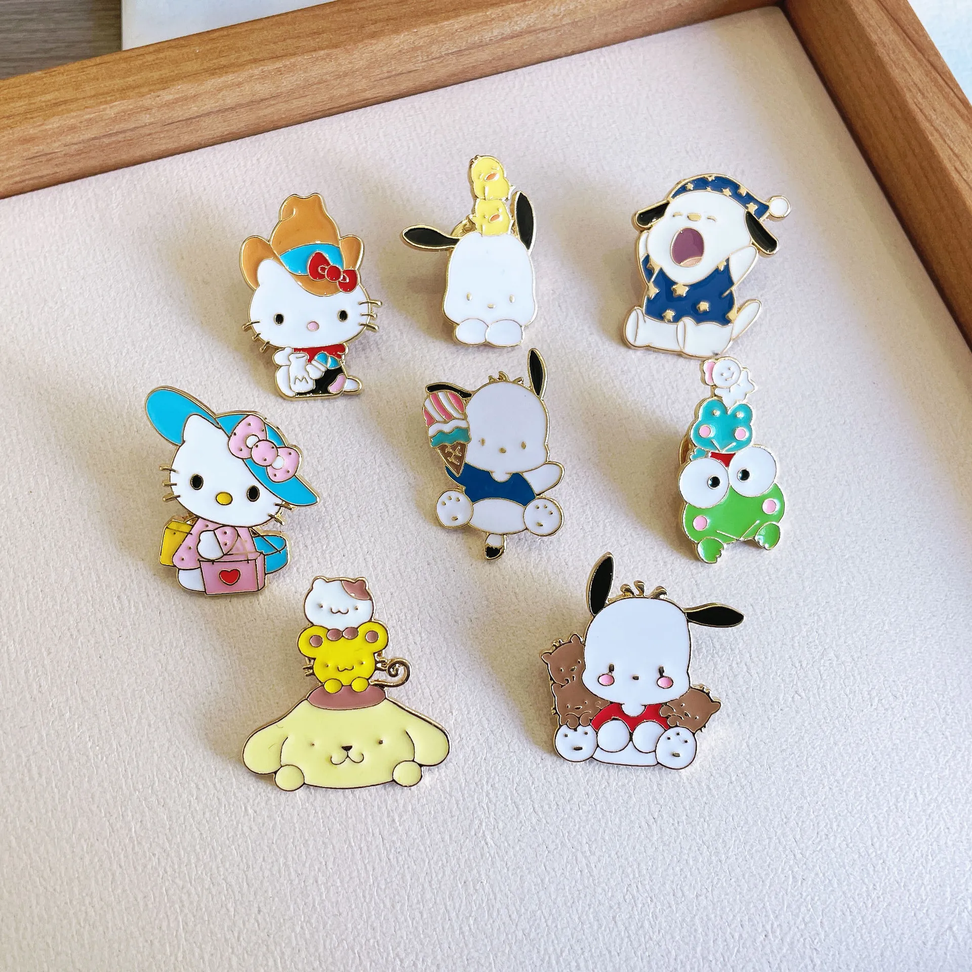 Hot Sanrio Delicate HelloKittys Cartoon Metal Souvenir Brooch Animals Pochacco Lapel Enamel Pins Costumes Decorative Accessories