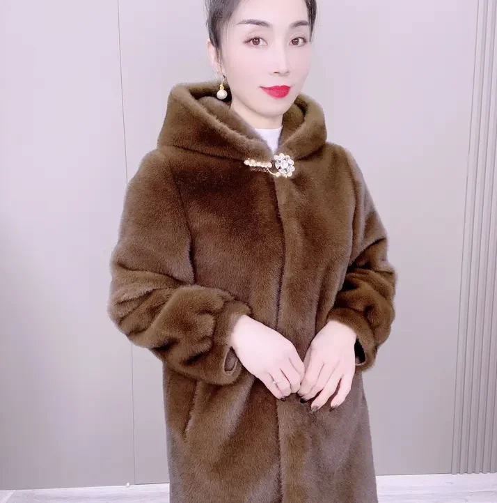 Fake fur fur coat with hood for women\'s winter 2023 new fur integrated mid length mink fur coat faux