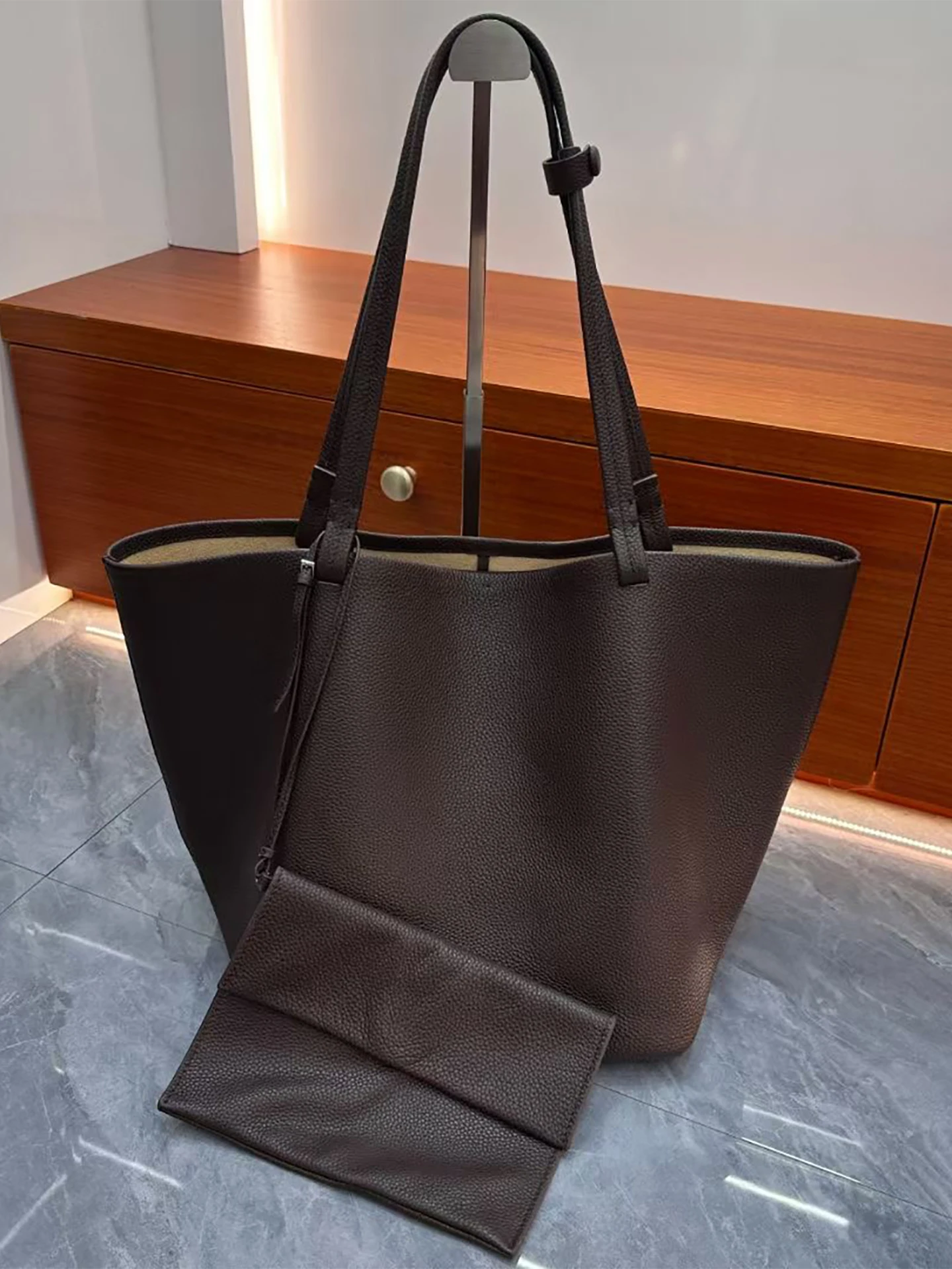 

XHTY Genuine Leather Tote Bag 2025 New Women's Bag Full-Grain Cowhide Large Capacity Shoulder Bag Simple Fashion Shopping Bag