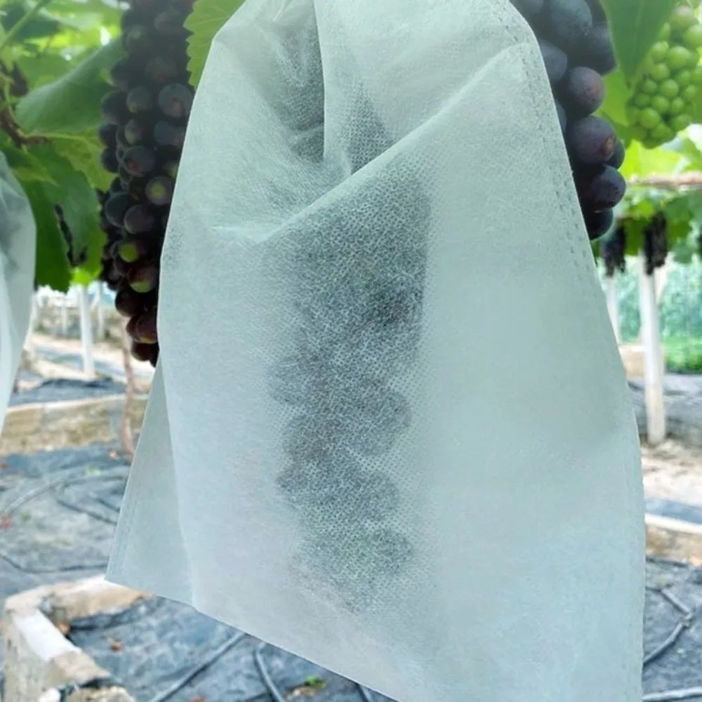 100Pcs Non-woven Fruit Protection Bags Breathable Anti-bird Insect Barrier Pouch Anti-sun Corrosion-resistant Insect Proof Bag