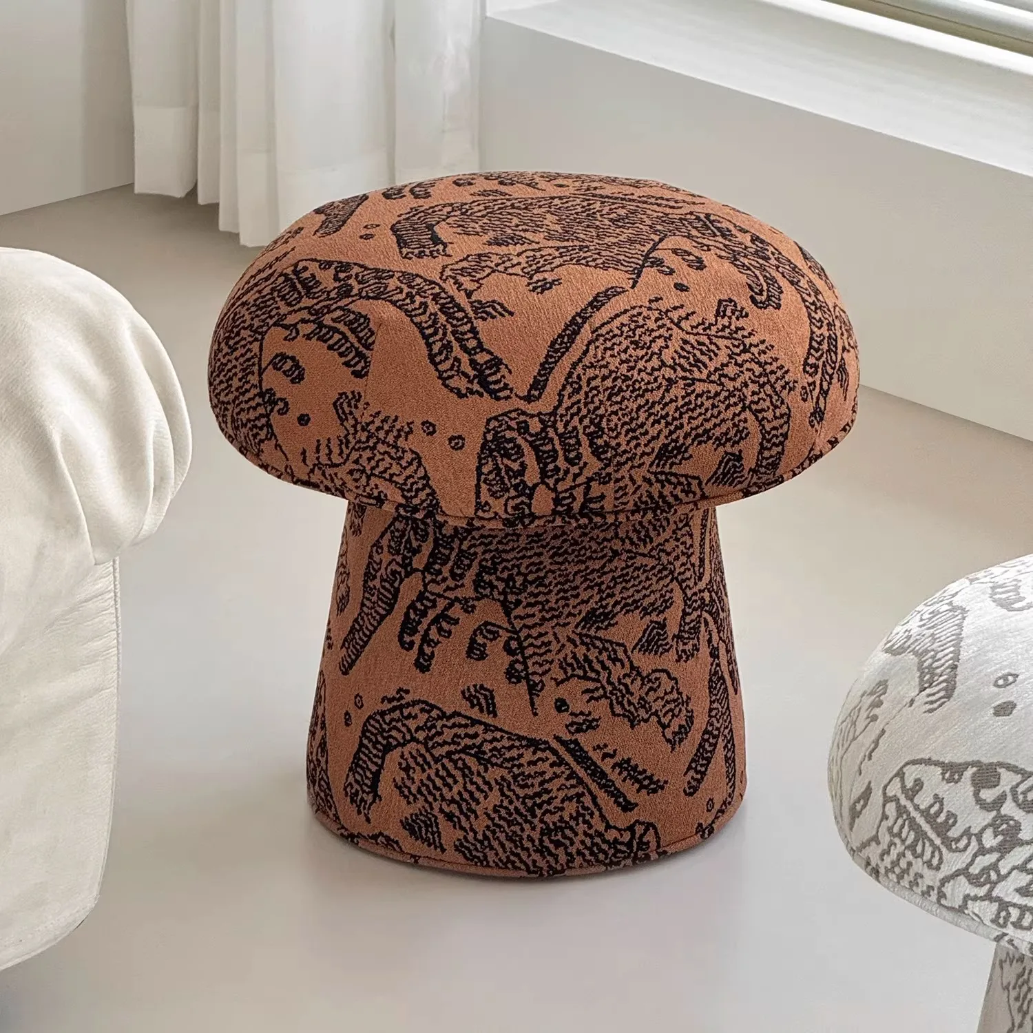 Fashion Original Design Art Sense Doodle Mushroom Stool European Style  Light luxury  Home use Living Room Change Shoe Stool