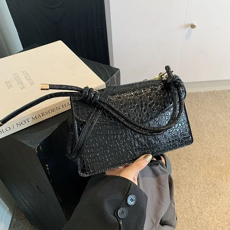 Premium sense small bag women's versatile handbag ins crocodile pattern texture messenger small square bag