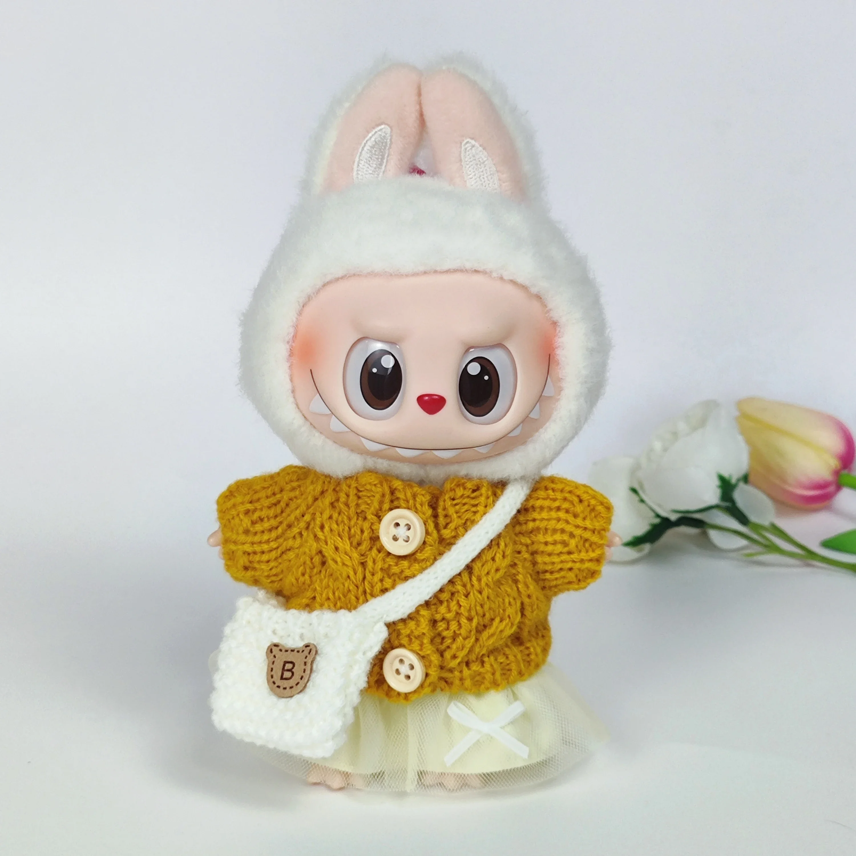 เสื้อผ้าสําหรับชุดเสื้อสเวตเตอร์ถักสีเหลือง Labubu สําหรับตุ๊กตา – ชุดฤดูหนาวที่นุ่มและมีสไตล์