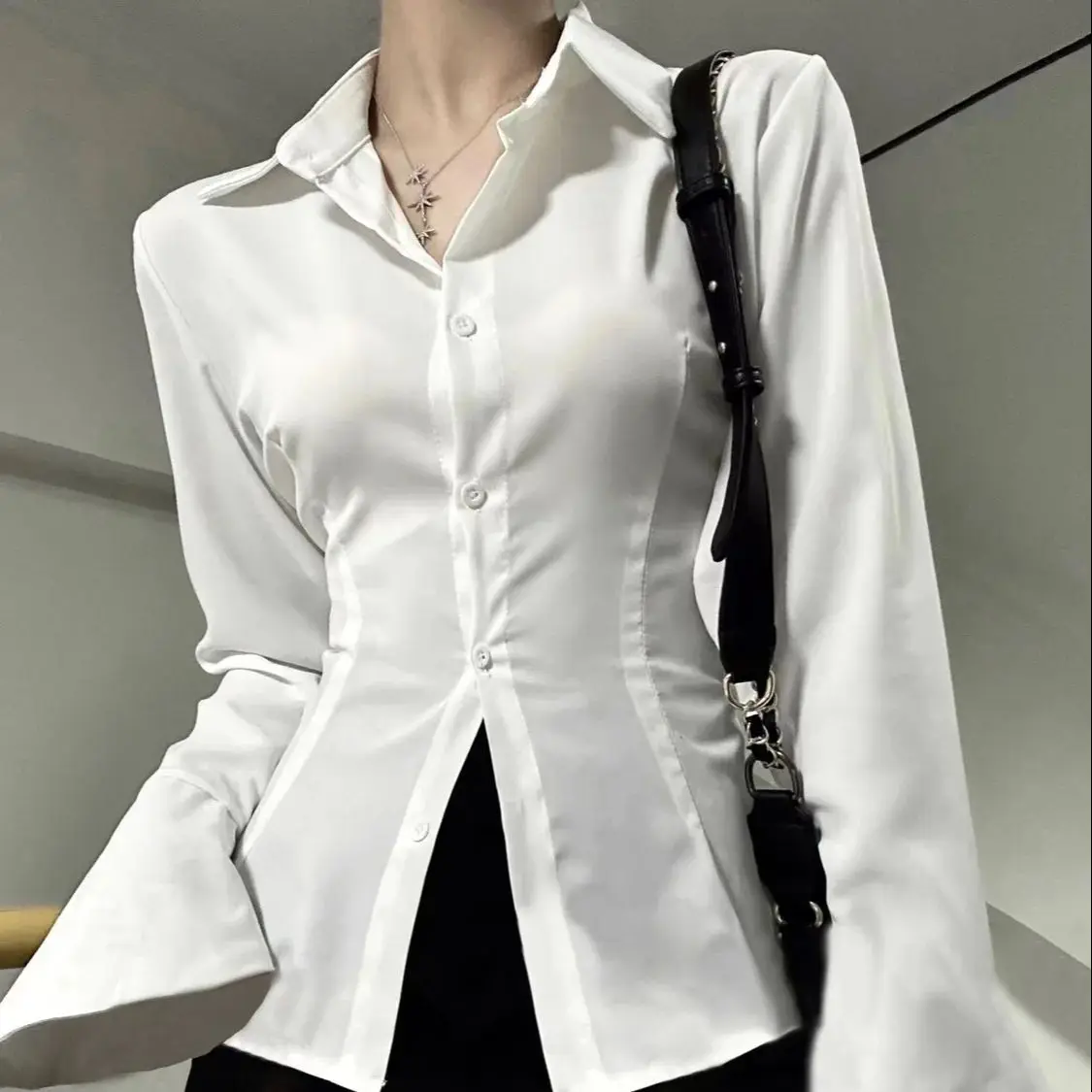 

Shirt high quality Turn-down Collar Flare Sleeve Tunic Design Women Sexy Solid Color Slim Vintage Female Blouses Spring 2024