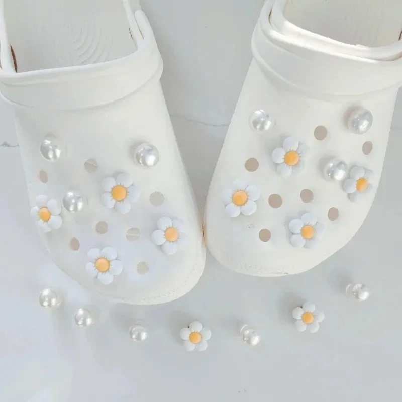 14PCS Shoe Charms Accessories Buckles, Daisy Pearl Flower DIY Decorations for Sneakers Sandals