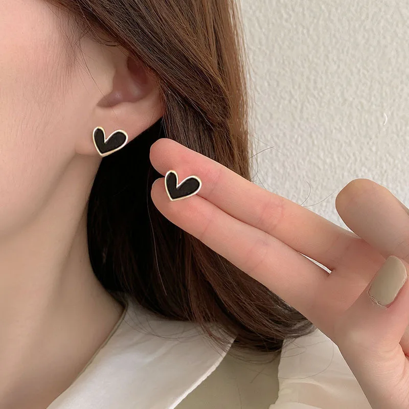 JWER New Simple Sweet Black and White Heart Shaped Stud Earrings Delicate Accessories For Student Girls Party Fashion Jewelry