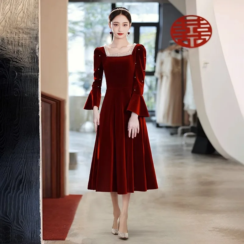 Burgunder Samt Langarm Abendkleid Damen Winter elegante quadratische Hals Perlen Micro Flared Ärmel A-Linie klassische Ballkleid