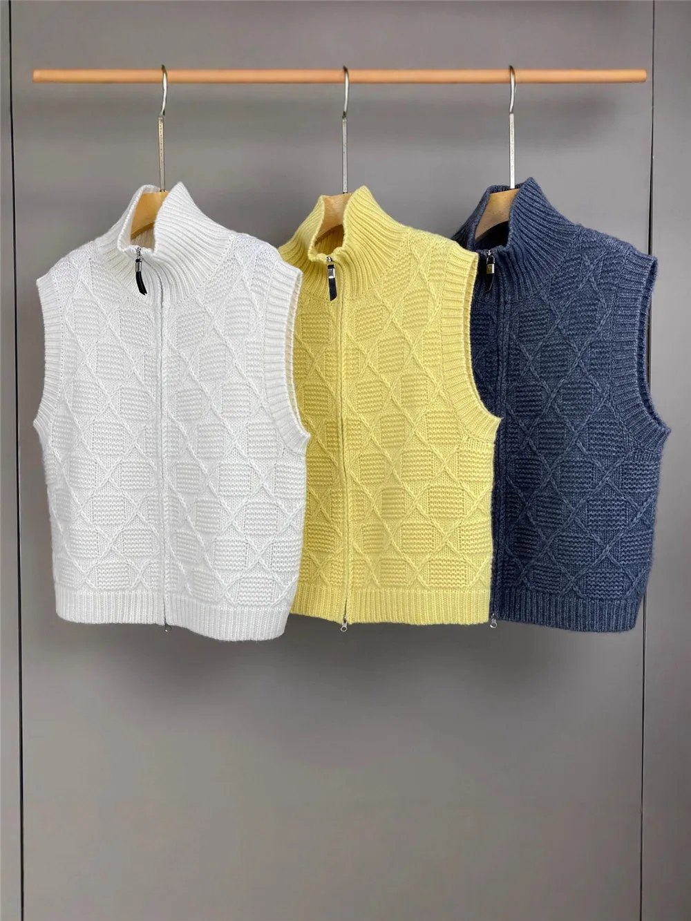 

25 Autumn/Winter New High -Necked Jacquard Diamond Check Cashmere Knitted Casual Women's Vest