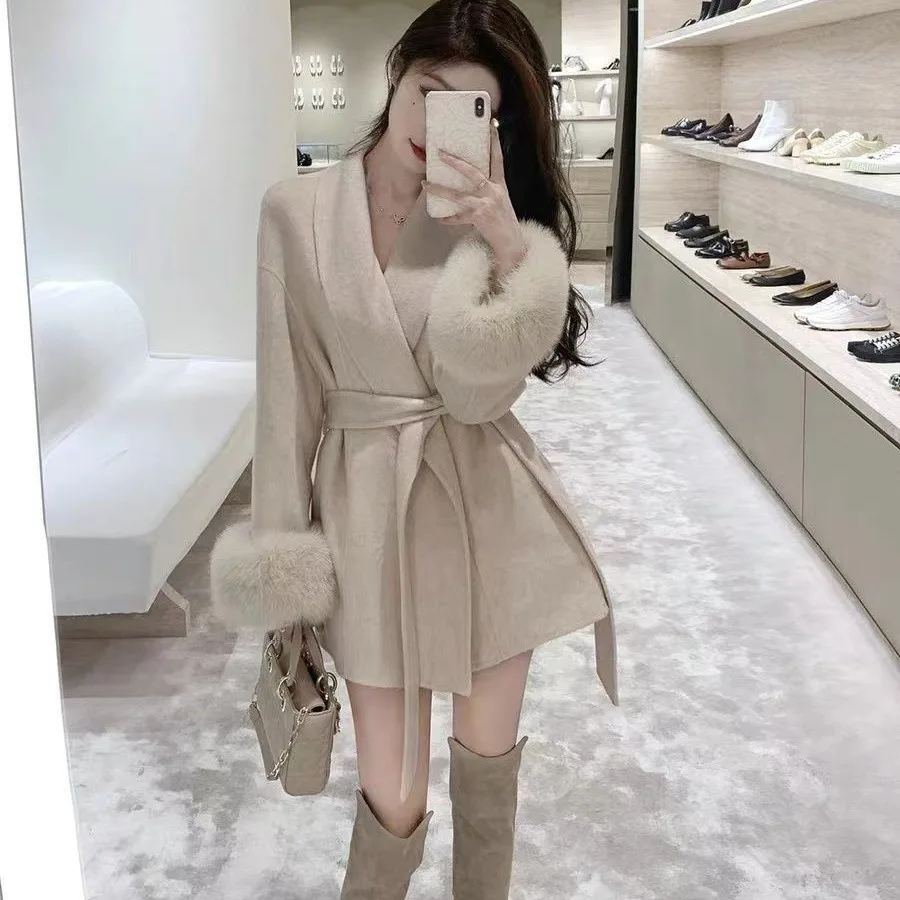 

Women's New Autumn and Winter Versatile Tweed Cape Coat Belt Models Highly Realistic Artificial Fox Fur Blends Coat for Women