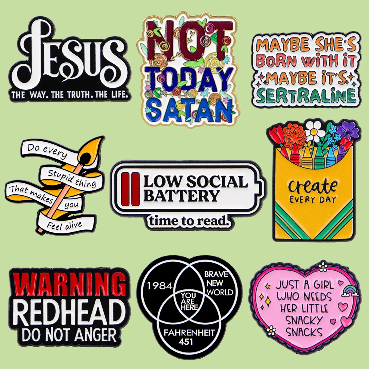 Jesus-Zitate Emaille-Anstecknadel „LOW SOCIAL BATTERY“ Brosche Anstecknadel Reversnadel Abzeichen für Rucksack Kleidung Accessoires Schmuck Freunde Geschenk