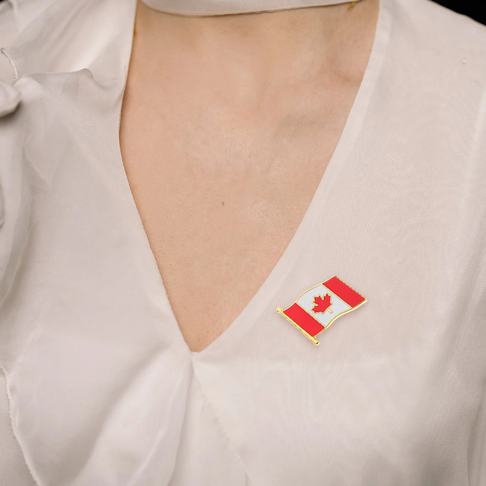 

1Set Canada Maple Leaf Flag Lapel Pin Brooch Durable Metal Enamel Clothes Hats Backpacks Patriotic Pin Badge Patriotic Brooch