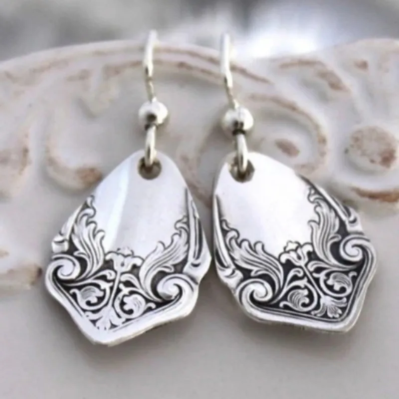 

Vintage Silver Color Dangle Women's Earrings Metal Hand Carving Pattern Geometry Party Daily Wear